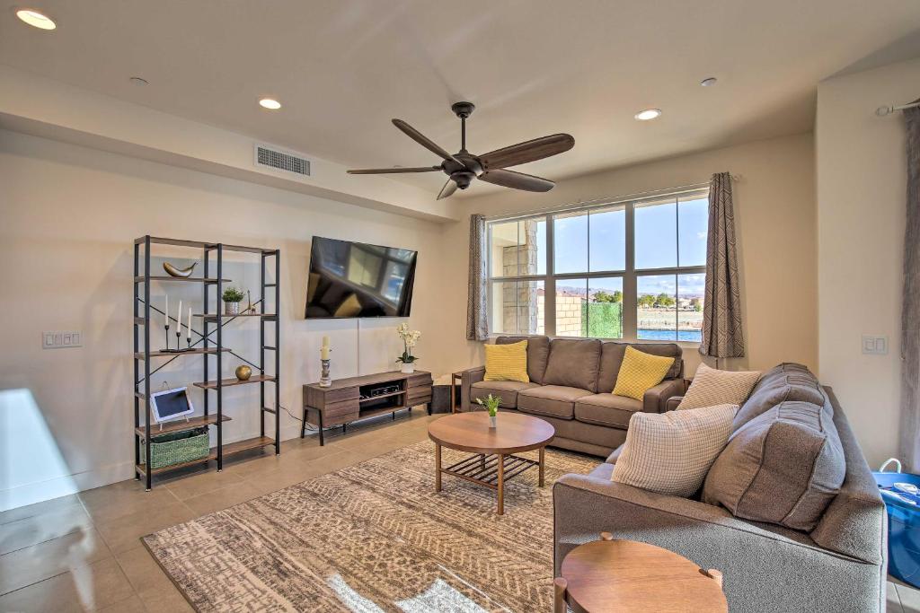 Lakefront Getaway with Pool about Steps to Golf Courses! photo 2