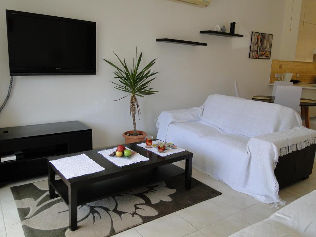 Charming 2 Bed. Ap. with swimming pool photo 2