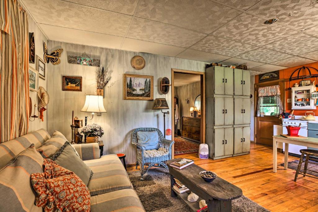 Wee Humble Cottage with Area Hunting and Canoeing! photo 2