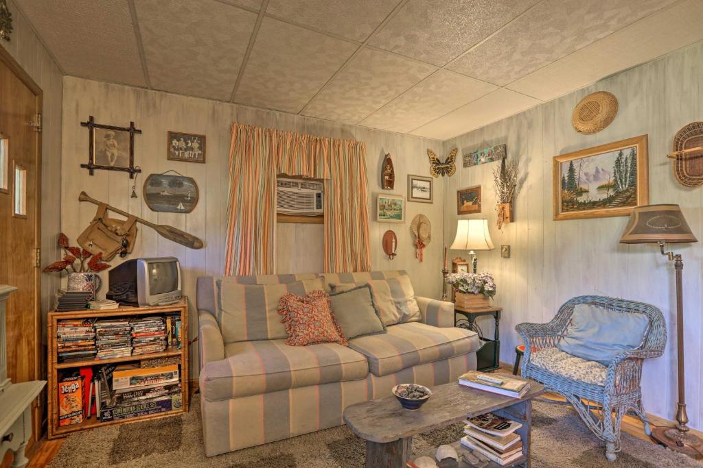 Wee Humble Cottage with Area Hunting and Canoeing! photo 3