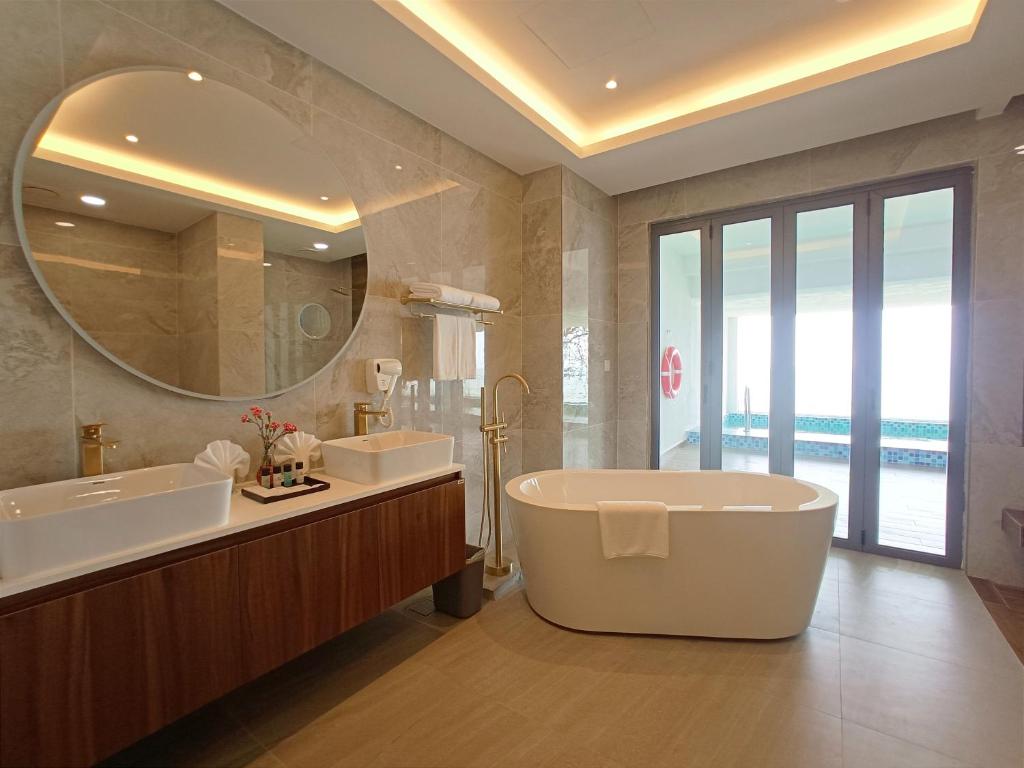 Pacific Regency Beach Resort, Port Dickson photo 4