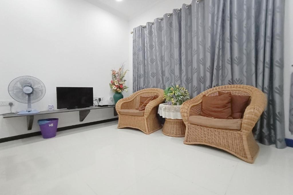 OYO Home 90203 Emma Sukma Homestay photo 4