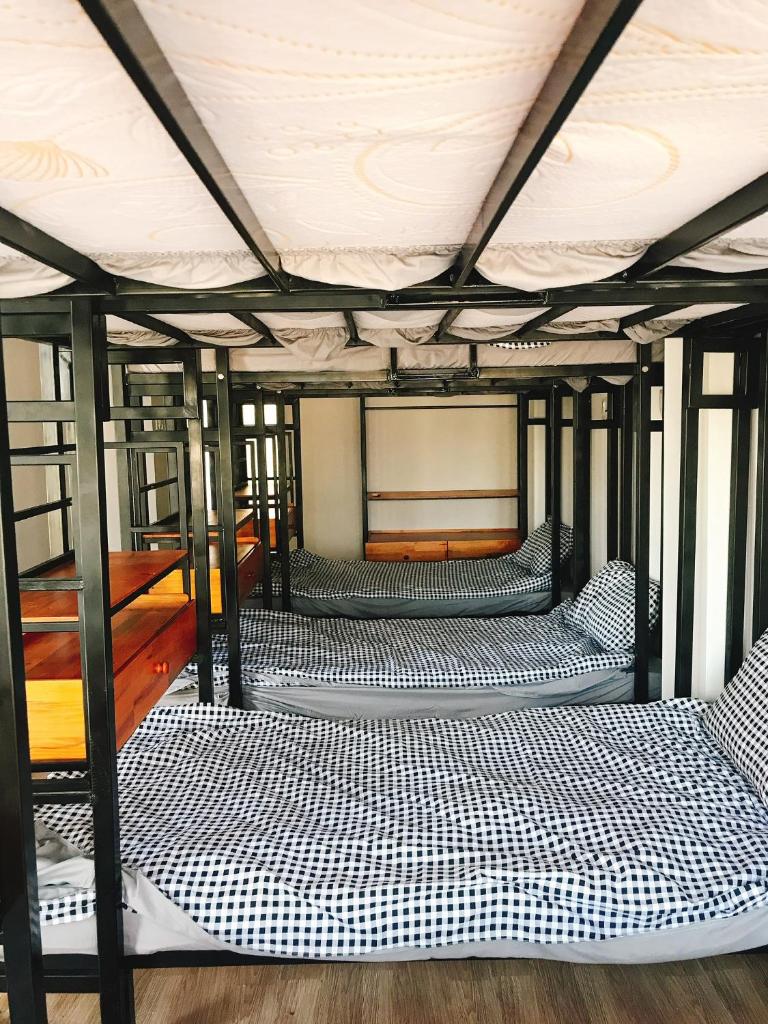 Номер (Общий номер для мужчин и женщин с 8 кроватями), Nắng Homestay with balcony