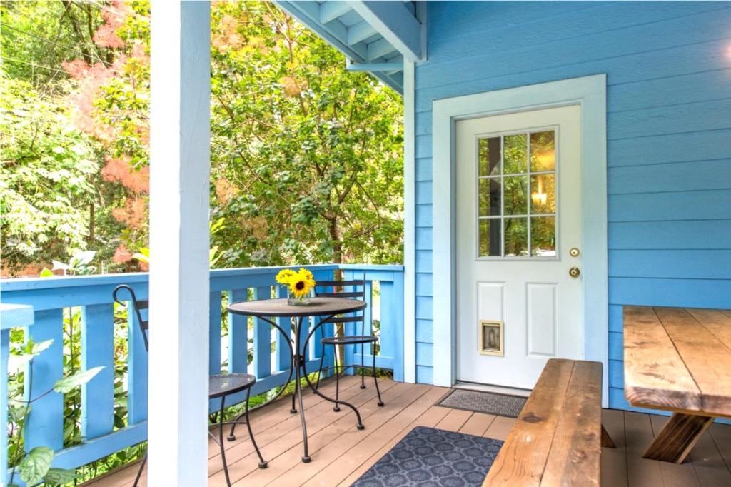 Blue Cherry! Redwoods! BBQ Grill! Fire Table! Ping Pong! Fast WiFi!! Dog Friendly! photo 1