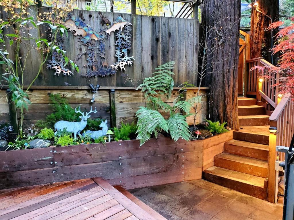 Guerneville Cottage! Redwoods! Hot Tub! Fire Table! Fast WiFi!! Serenity Defined! photo 2