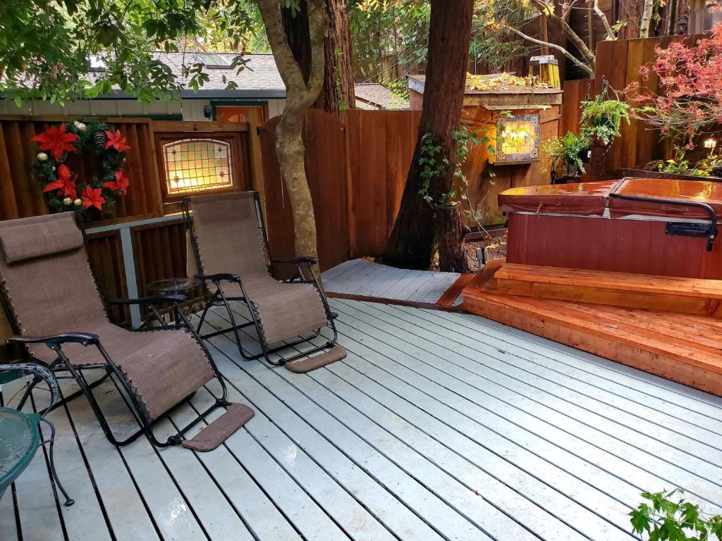 Guerneville Cottage! Redwoods! Hot Tub! Fire Table! Fast WiFi!! Serenity Defined! photo 3