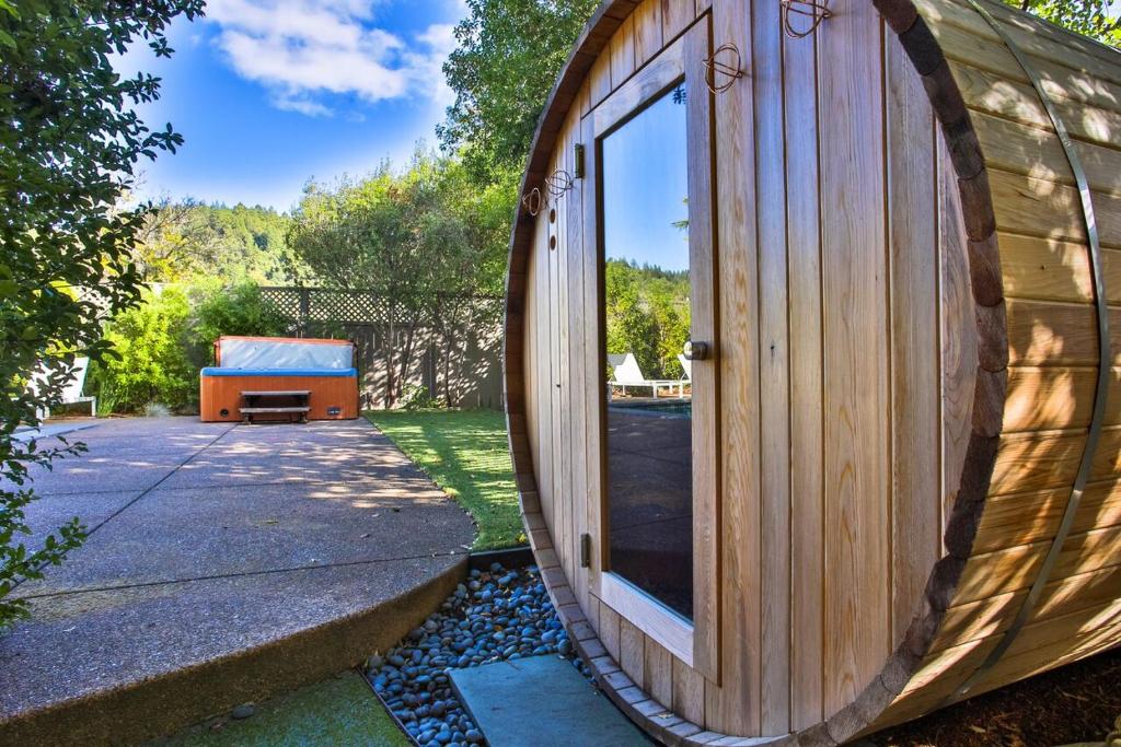 The River Oasis! Private Pool!! Hot Tub!! Sauna!! Fire Table!! BBQ! Fast WiFi!! Close to town! photo 2