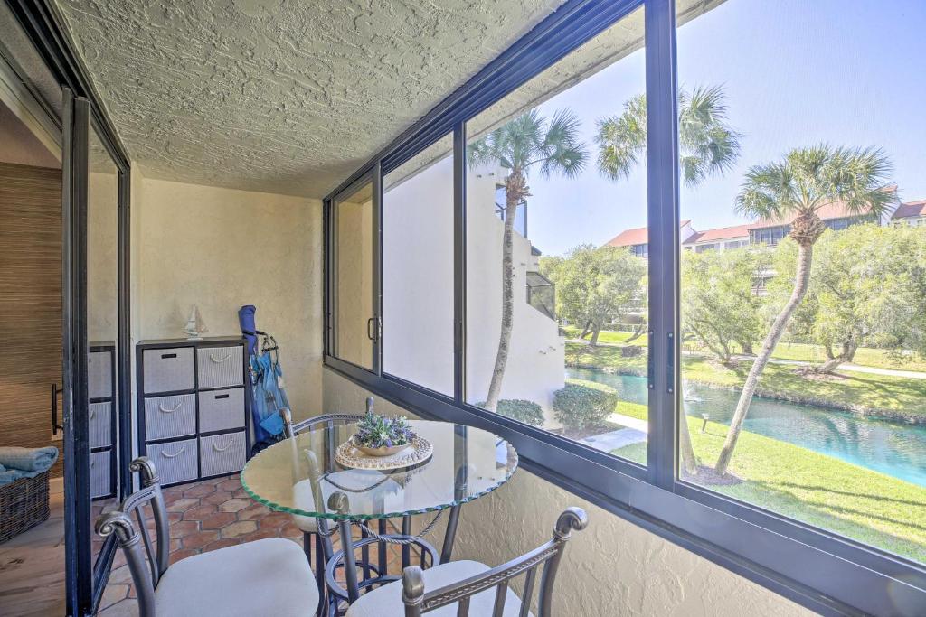 Sunny Siesta Key Condo with Beach Access and Pool! photo 1