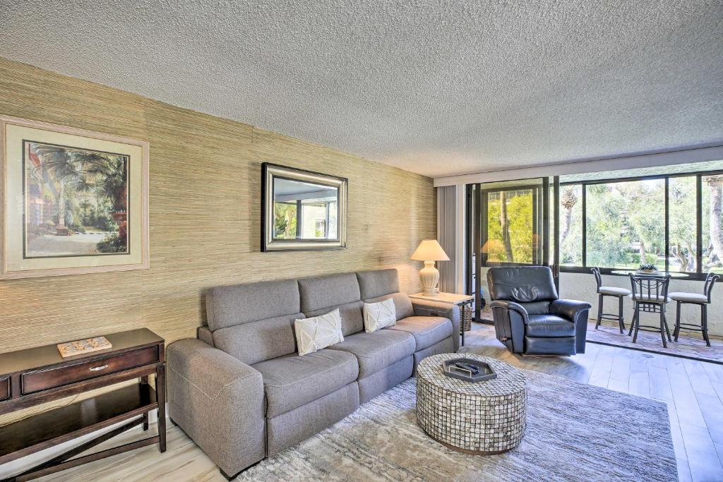 Sunny Siesta Key Condo with Beach Access and Pool! photo 3