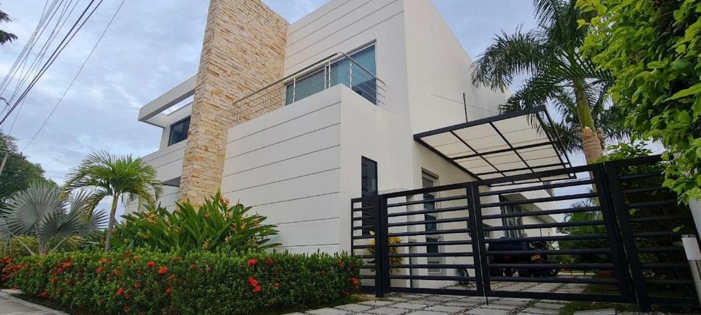 Casa Campestre en Condominio Lagos Del Peñon photo 2