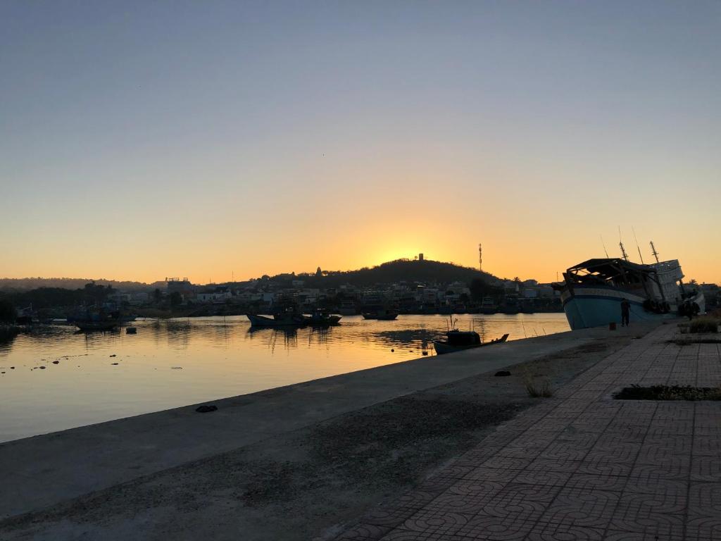 Nhà nghỉ Hùng Hoa