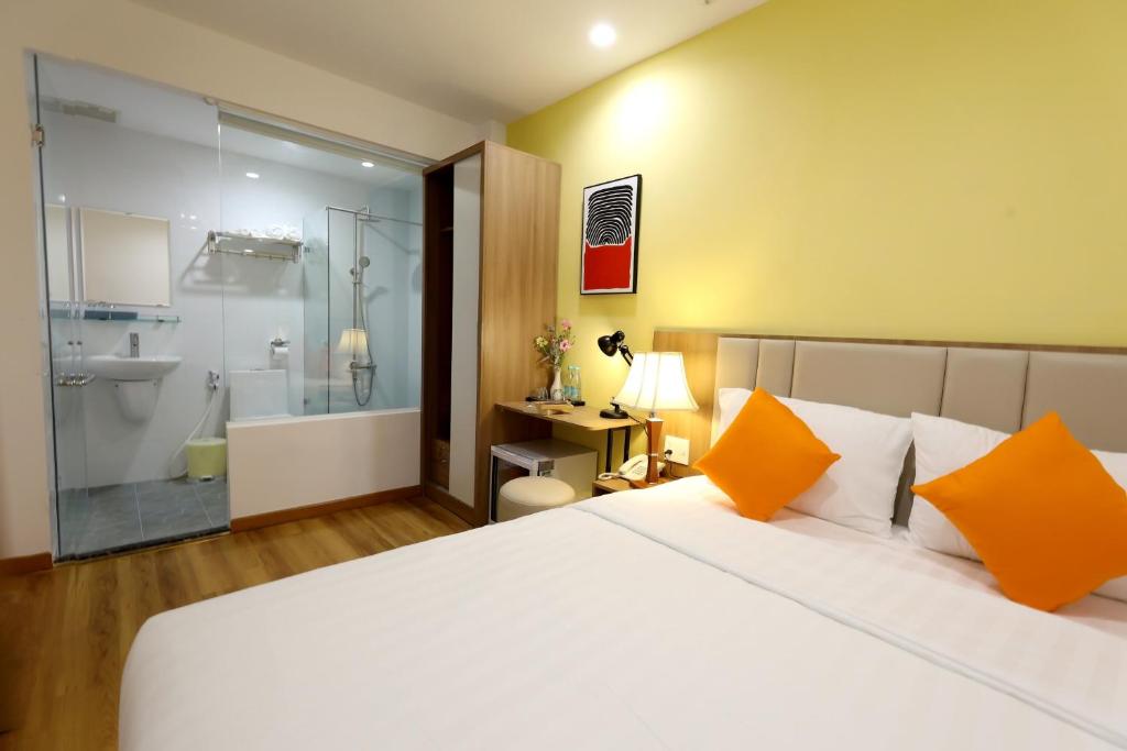 Двухместный (Day Use Offer (3 hours) same day stay - Extra charge for overnight stay), Sogo Hotel Saigon