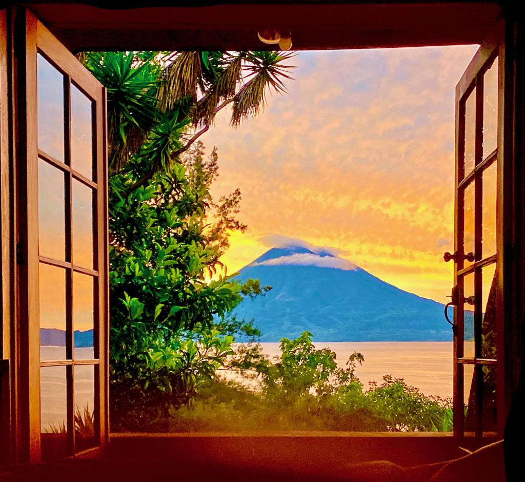 Unique Architecture, Breathtaking views of Lake