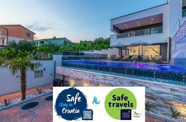Luxury Villa Lorena with heated pool, jacuzzi,sauna and seaview photo 2