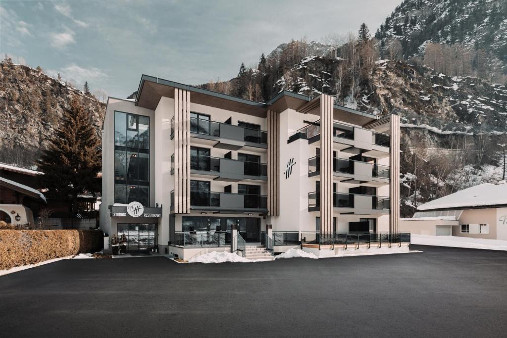 VIER Studios & Restaurant photo 3