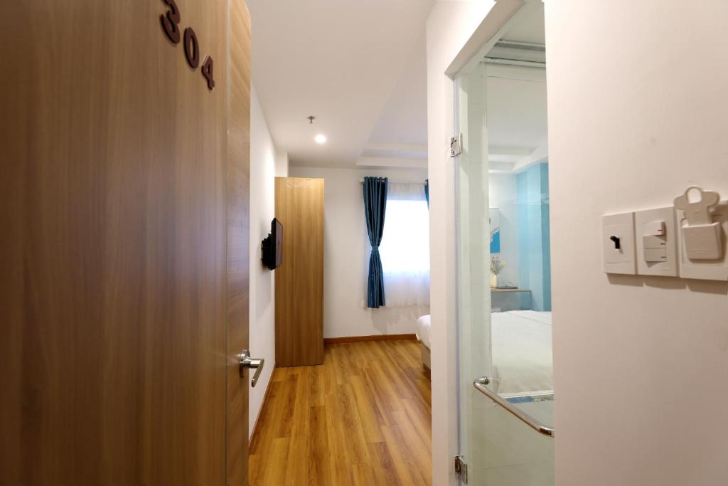 Двухместный (Cozy Room With Window - Free 01 laundry set/night), Sogo Hotel Saigon