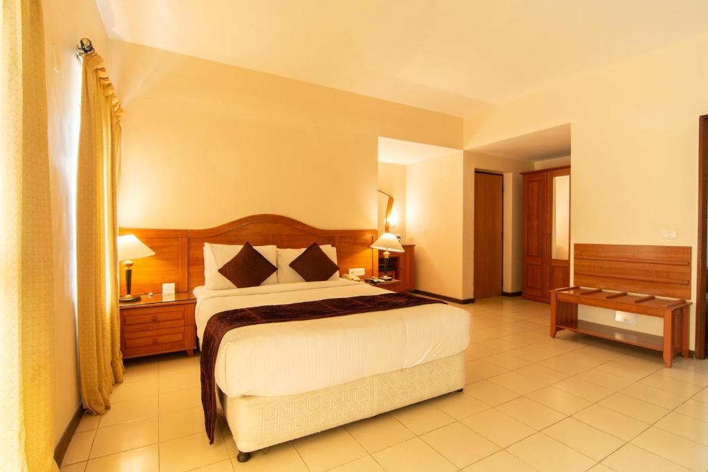 Апартаменты (Premium Two-Bedroom Apartment with Kitchen), Halcyon Condominiums
