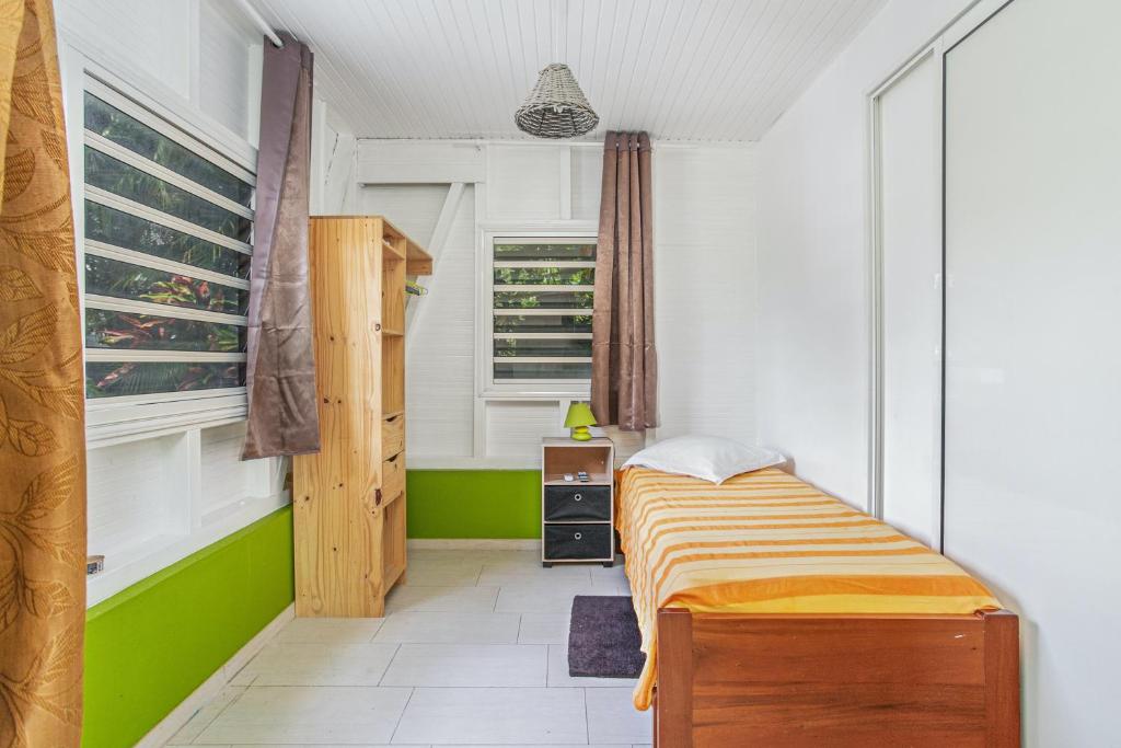 Bungalow de 2 chambres avec terrasse amenagee et wifi a Riviere Salee a 9 km de la plage photo 1