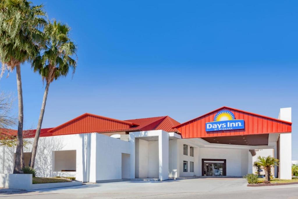 Days Inn by Wyndham Piedras Negras photo 2