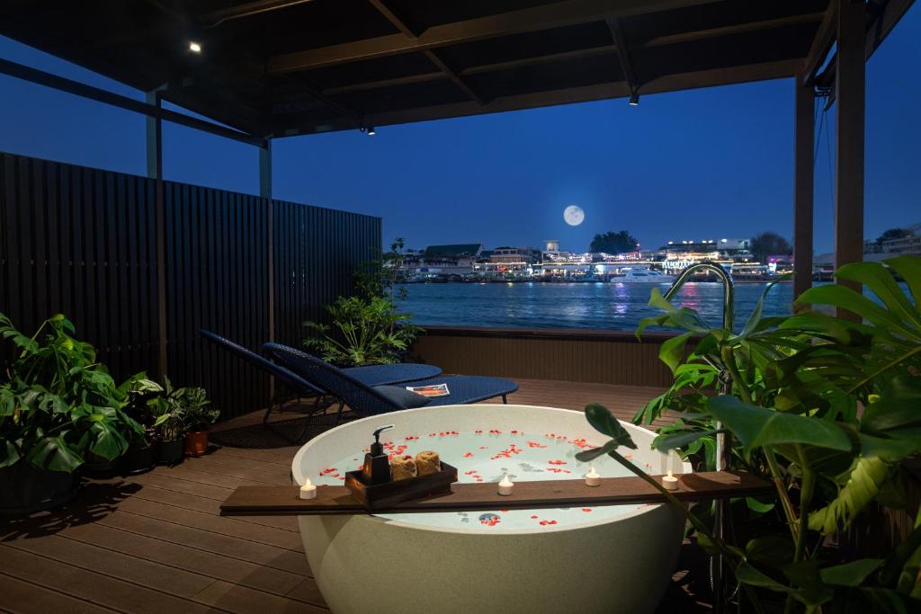 Вилла (Вилла с видом на реку), Baan Wanglang Riverside, Bangkok