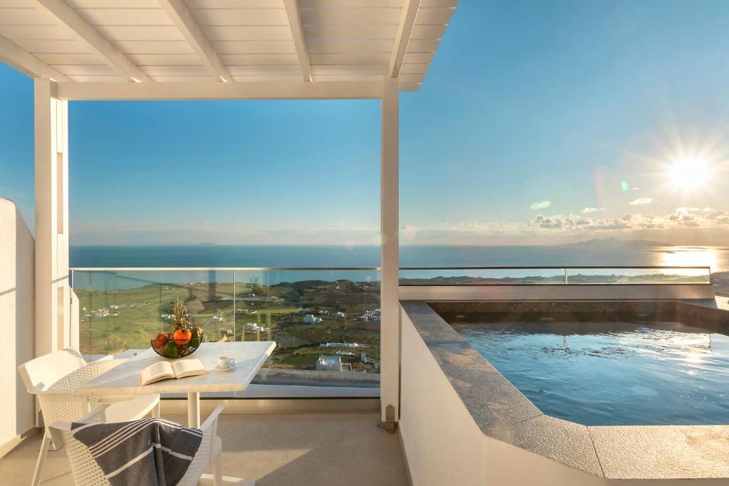 La Estrella 4 Suites with Sea View & 4 Prive Hot Tub photo 1