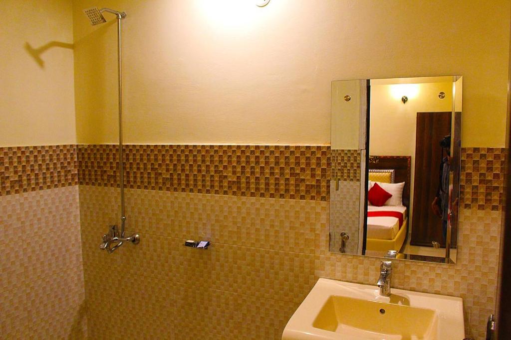 Hotel Day In Lahore photo 3