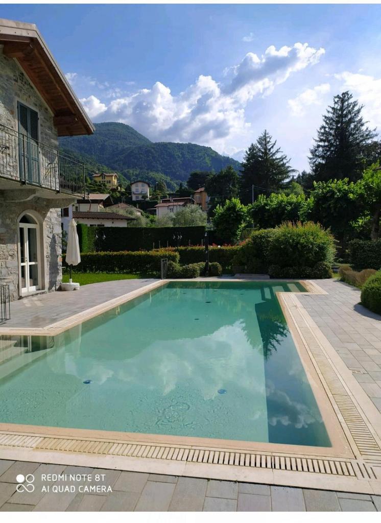 BELLAGIO DREAMS APT, pool, with private garden, near lake photo 3
