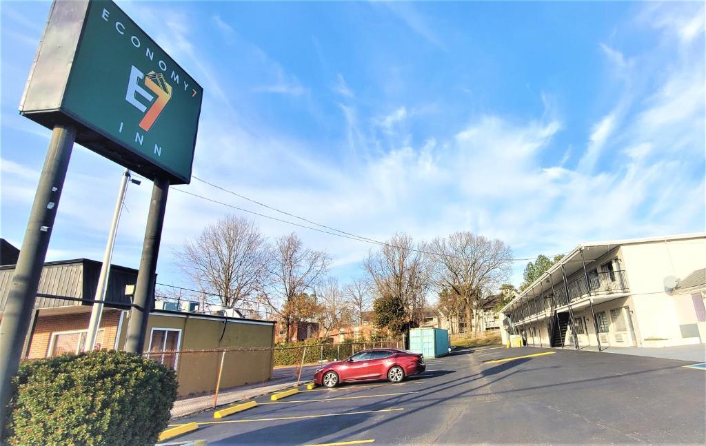 Economy 7 Inn- Newport News photo 3