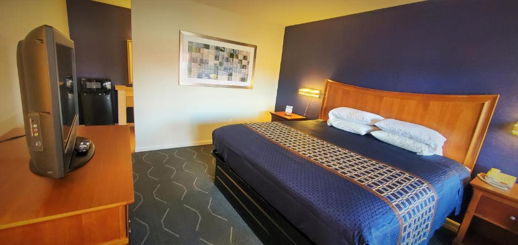 Economy 7 Inn- Newport News photo 2