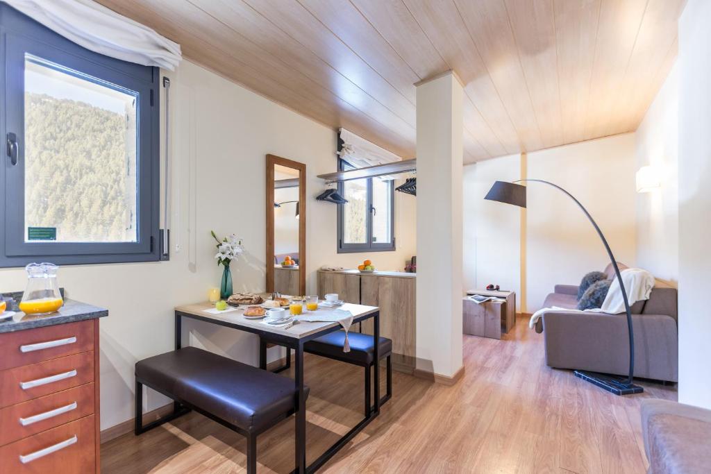 {
  "en-gb": "Pierre & Vacances Andorra Sunari Peretol"
} photo 4