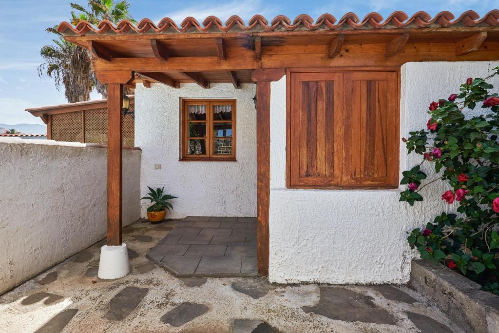 One bedroom house with shared pool furnished terrace and wifi at Buenavista del Norte 1 km away from the beach photo 1