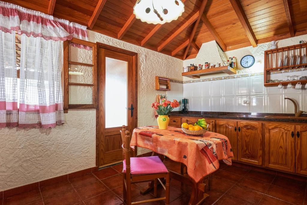 One bedroom house with shared pool furnished terrace and wifi at Buenavista del Norte 1 km away from the beach photo 2