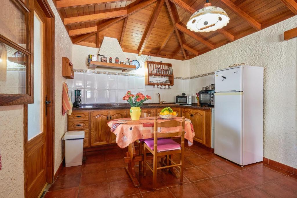 One bedroom house with shared pool furnished terrace and wifi at Buenavista del Norte 1 km away from the beach photo 4