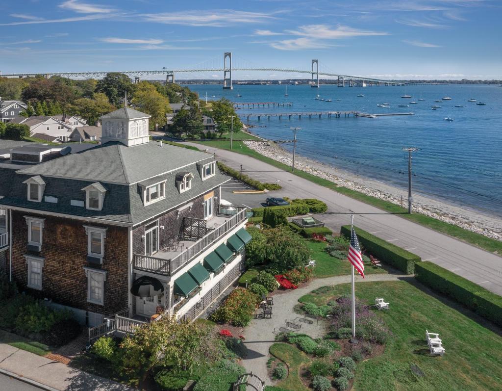 Club Wyndham Bay Voyage Inn image