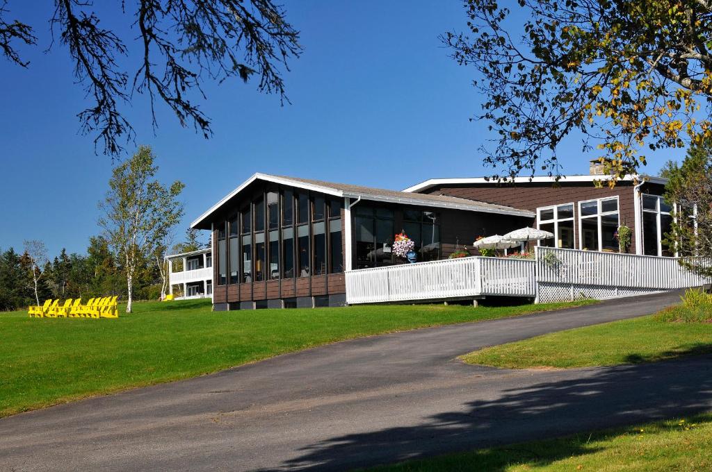 Silver Dart Lodge photo 3