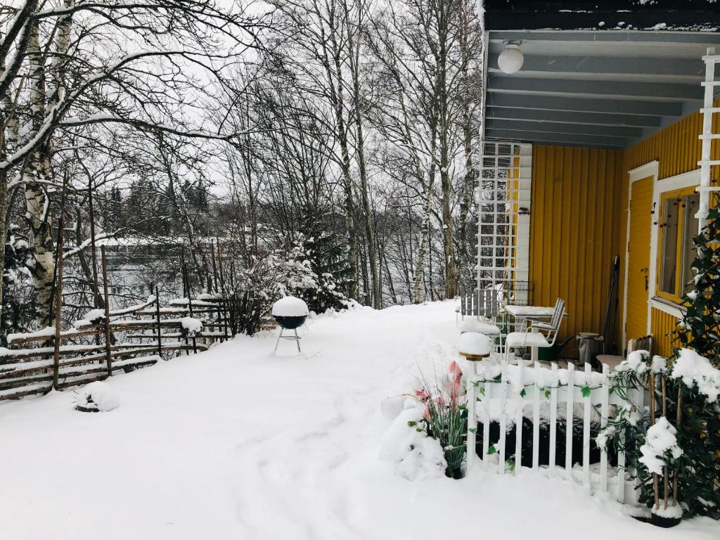 Apple tree cabin with river views photo 2