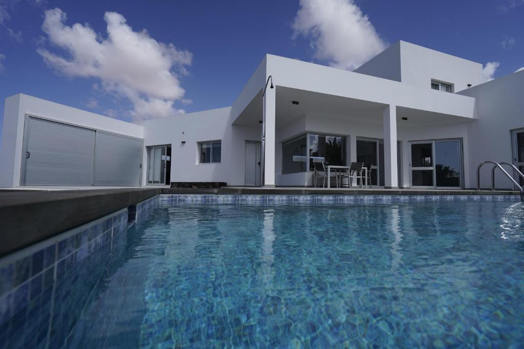 Casa Achaman - Contemporary style villa with outstanding views photo 3