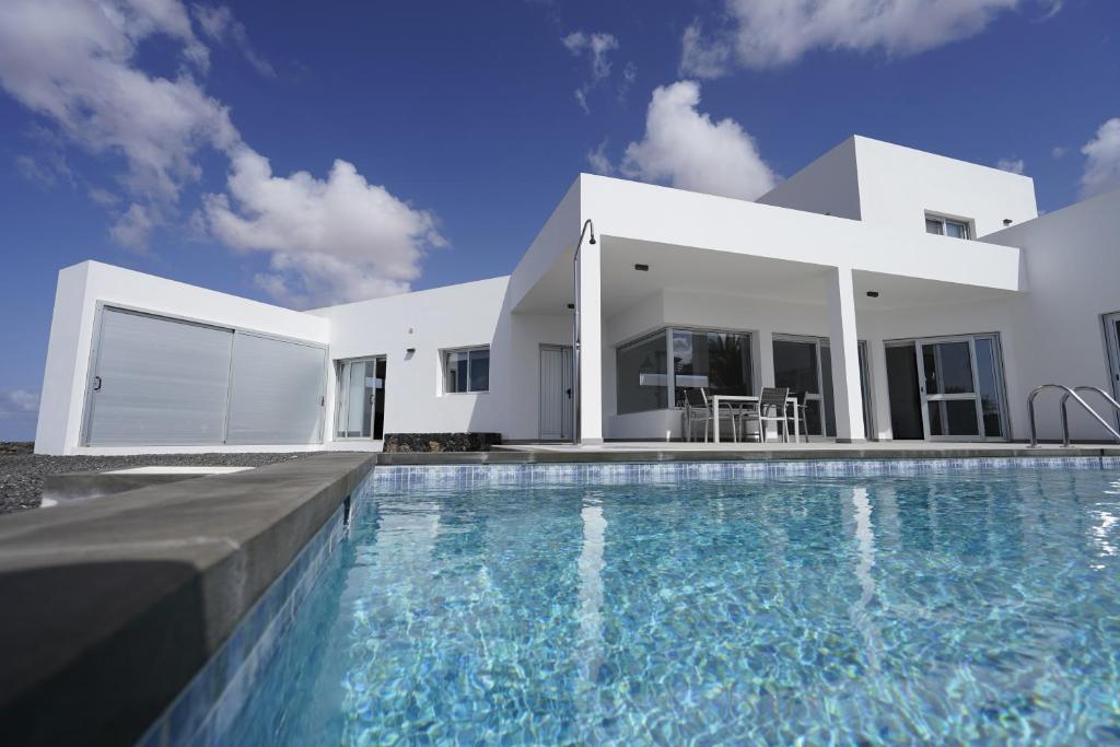 Casa Achaman - Contemporary style villa with outstanding views photo 1