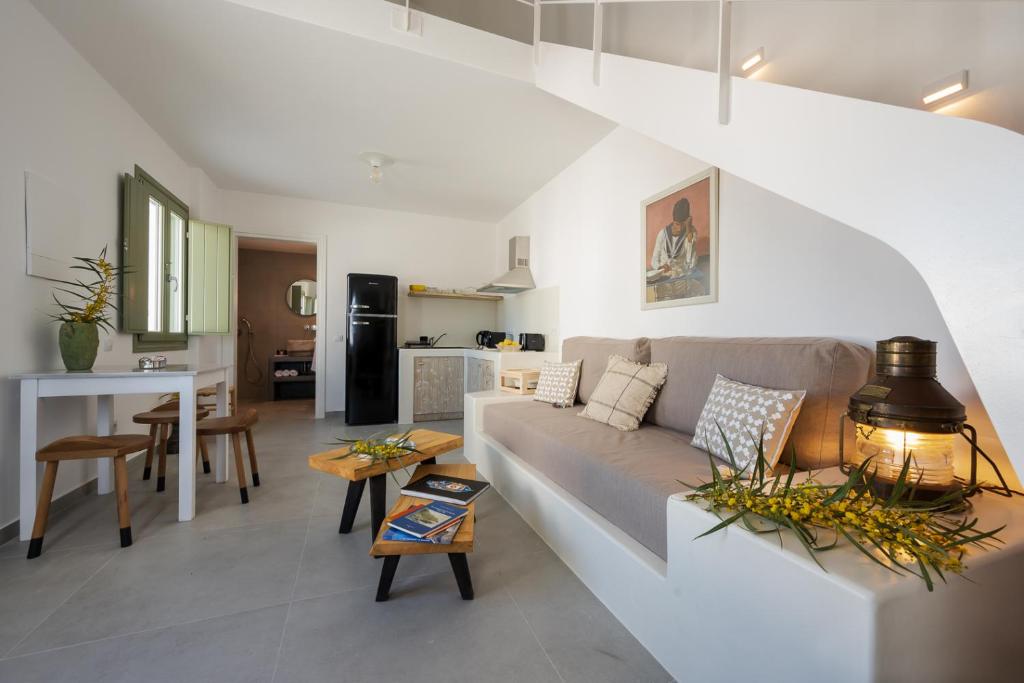 Oia Kissiri - private pool Villas - Tap to explore photos