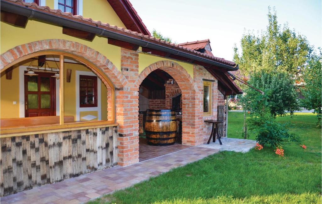 Stunning Home In Gradac With 3 Bedrooms And Wifi