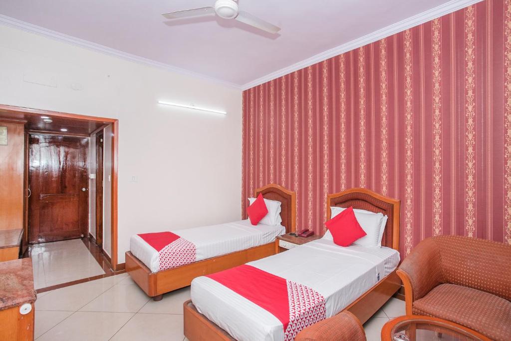 Трехместный (Трехместный номер Делюкс), OYO 592 Hotel Chetan International