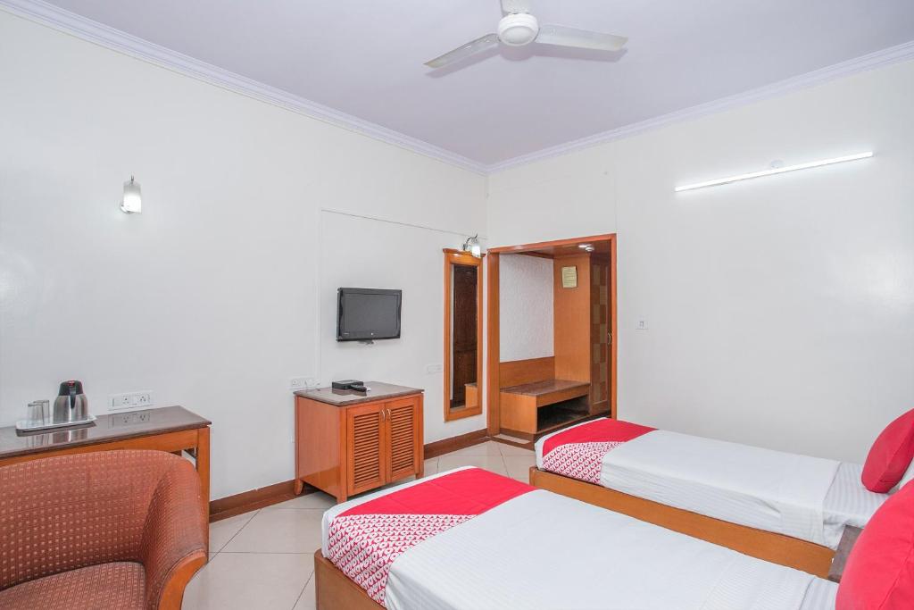 Трехместный (Трехместный номер Делюкс), OYO 592 Hotel Chetan International