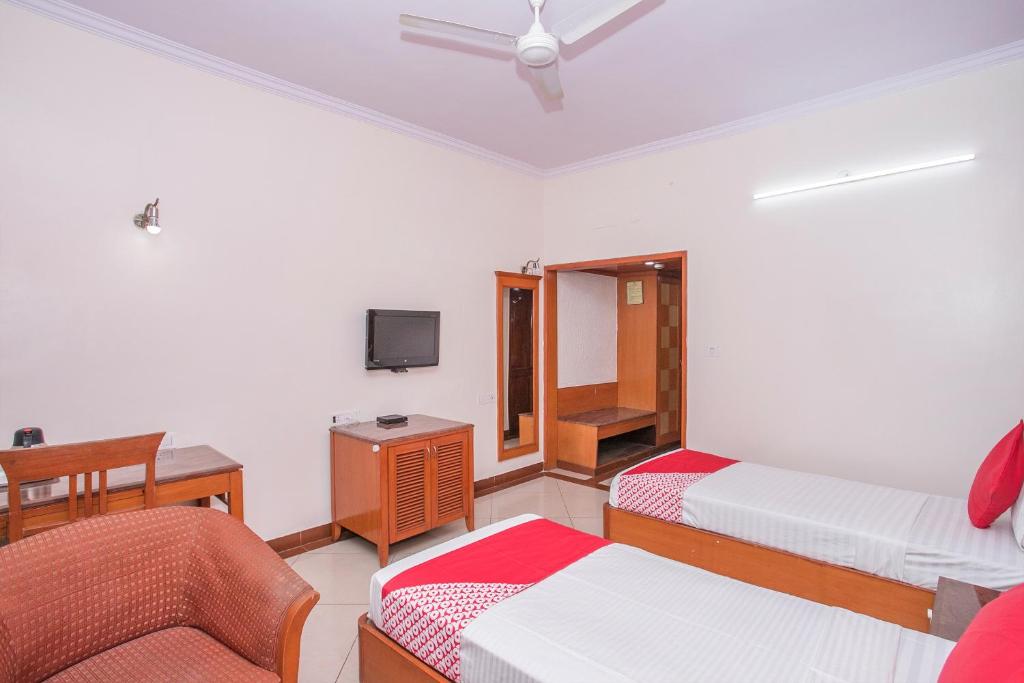 Трехместный (Трехместный номер Делюкс), OYO 592 Hotel Chetan International