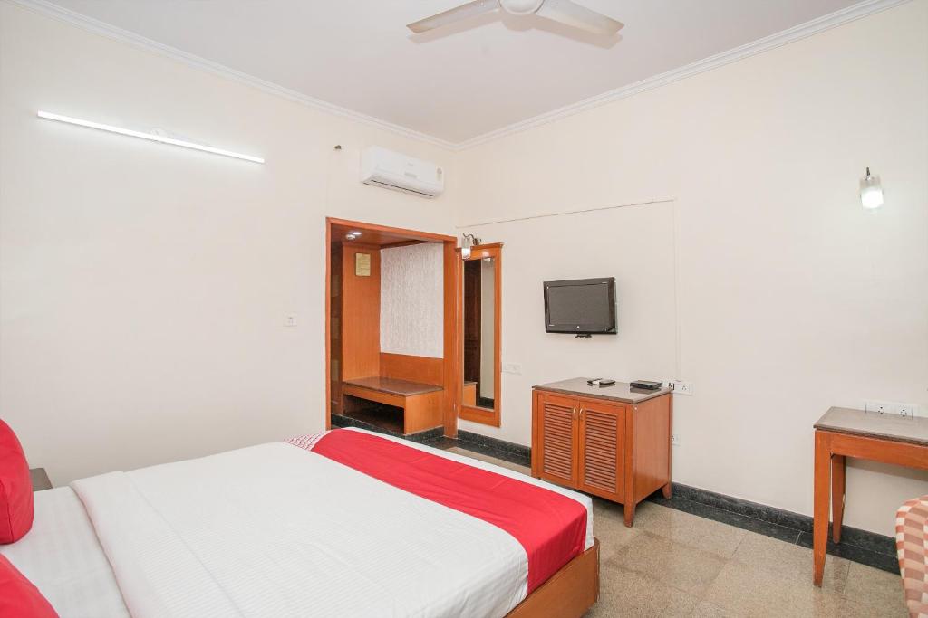 Трехместный (Классический трехместный номер), OYO 592 Hotel Chetan International