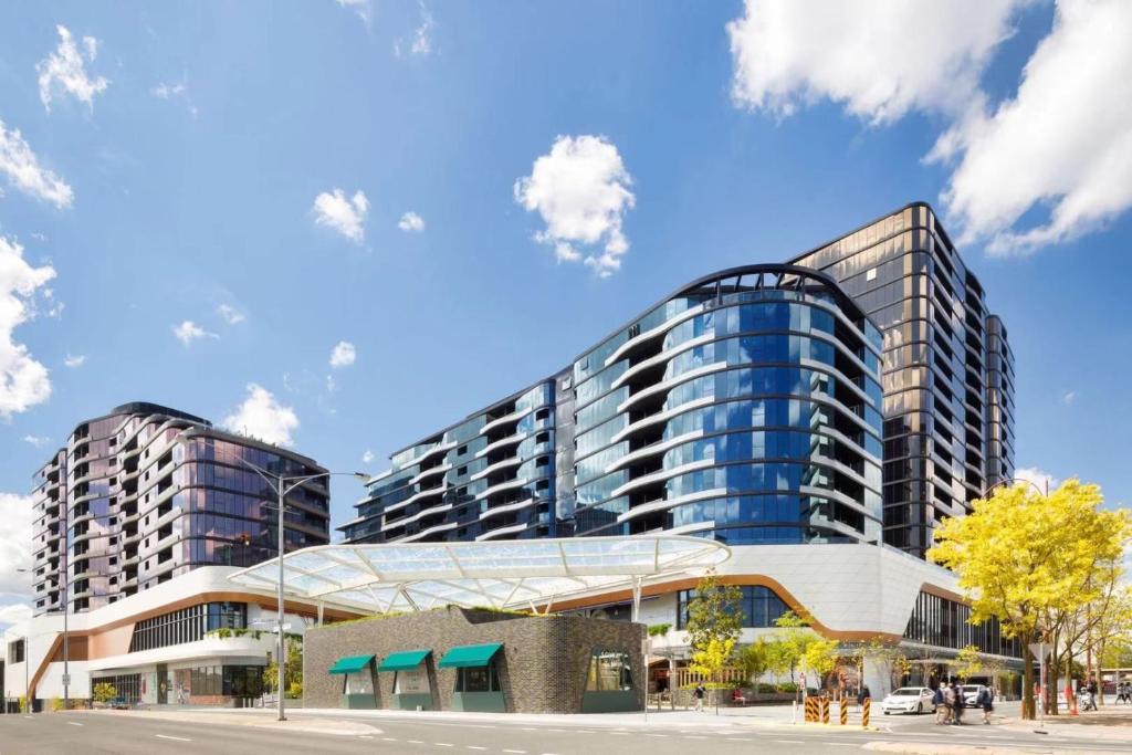 Moody Moon Apartment @ Sky Garden - Glen Waverley photo 2