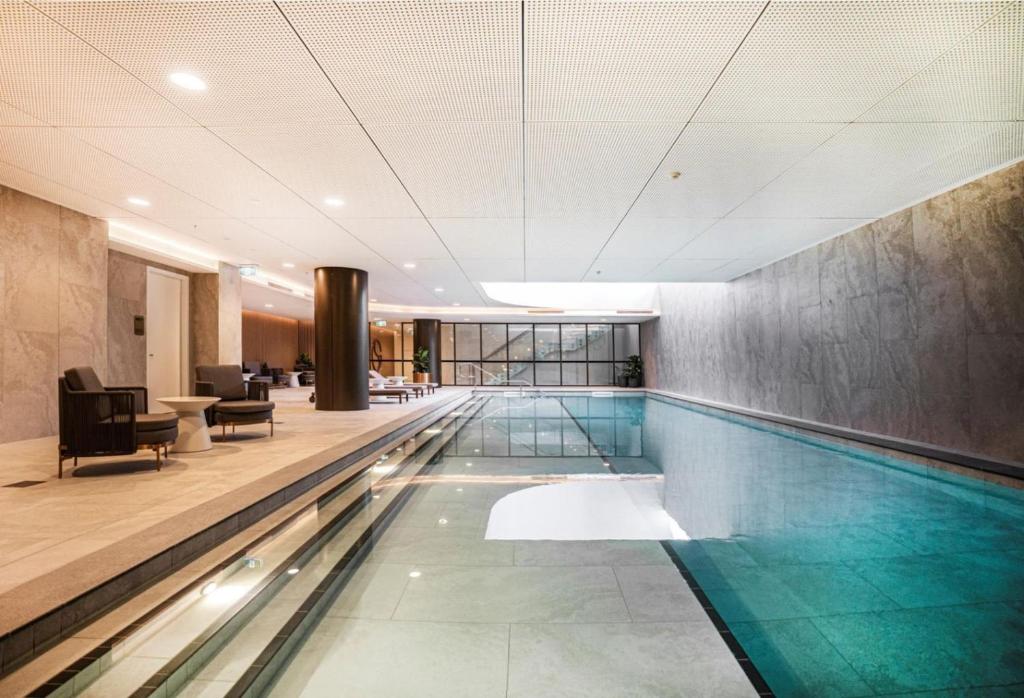 Moody Moon Apartment @ Sky Garden - Glen Waverley photo 3