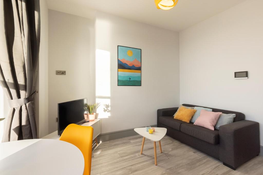 New central seafront apartment- stunning sea views photo 4