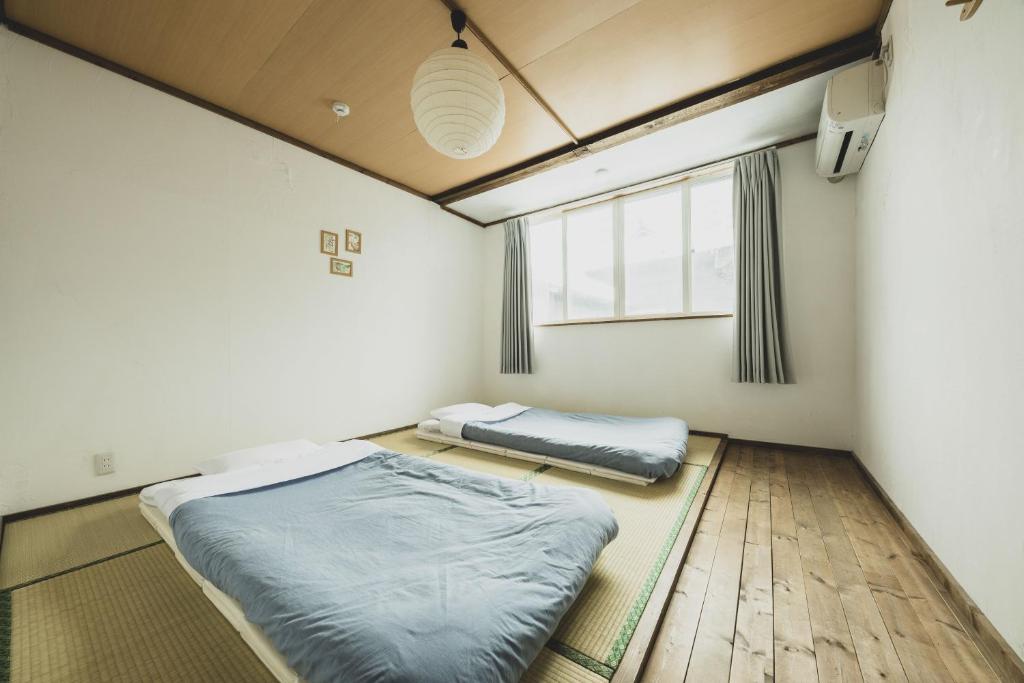 Otaru Tap Room & Hostel Room Type - Twin Room