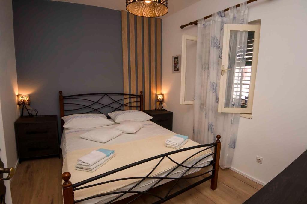 Holiday home Brnjica/Sibenik Riviera 7177 photo 1