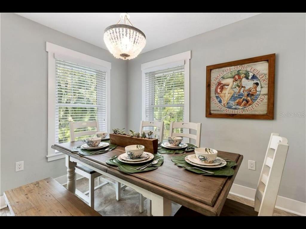 AMI/Holmes Beach - 3/2 Home - Private Heated Pool and Yard - walk to beach photo 4